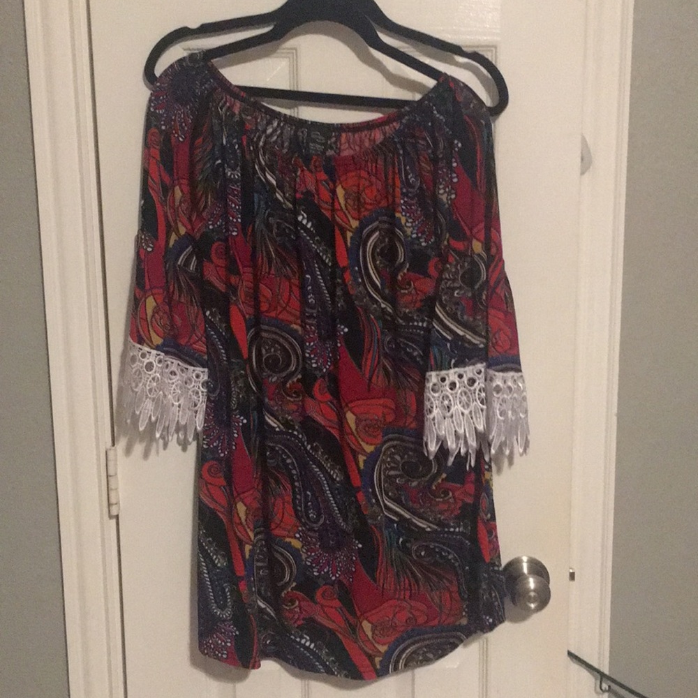 Multi color half sleeve with lace edges